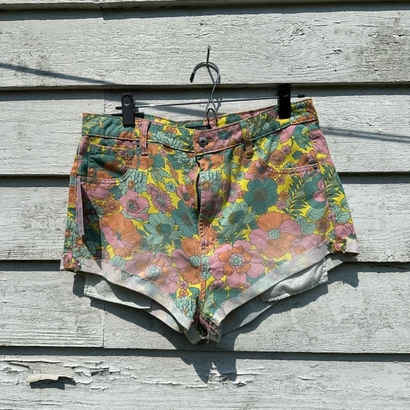 Wild fable Women's Super-High Rise Cheeky Jean Shorts multicolor floral - Picture 4 of 6